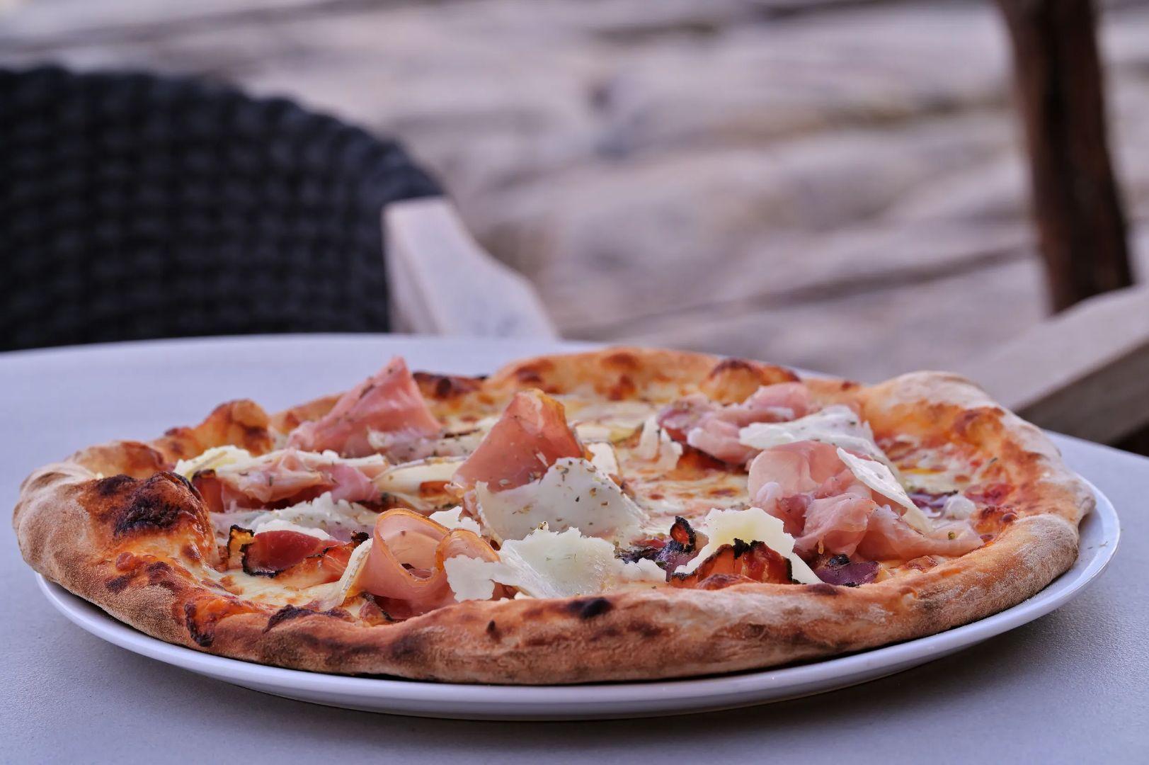 Pizza u feu de bois à Olmeto plage